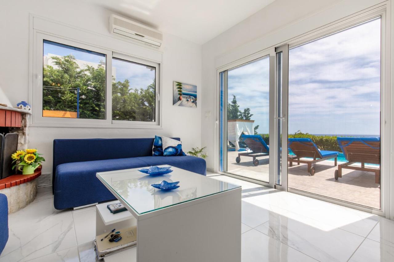 White Blue Villa Lakhania