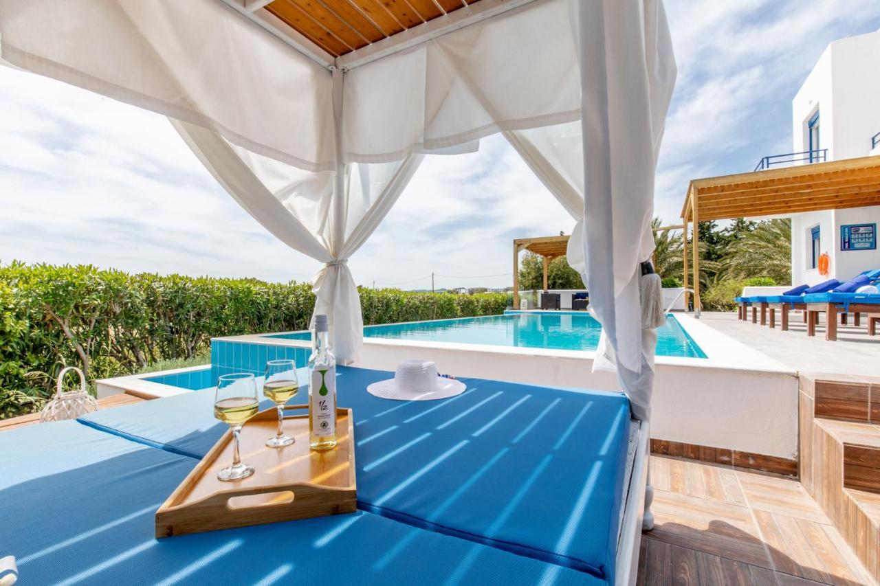 White Blue Villa *